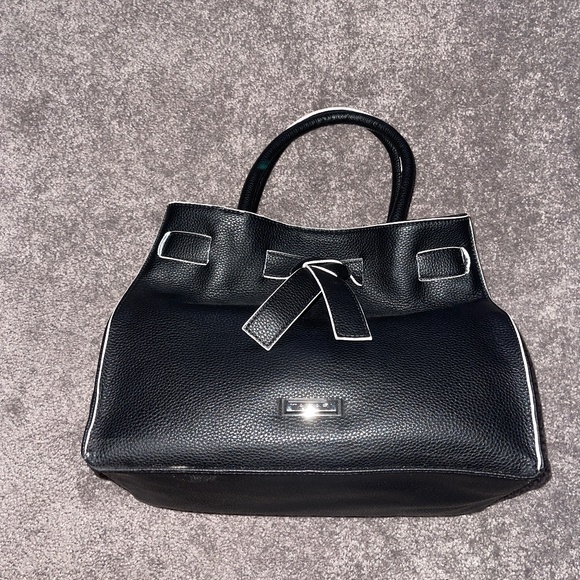 Classy black Tahari handbag - Picture 1 of 9